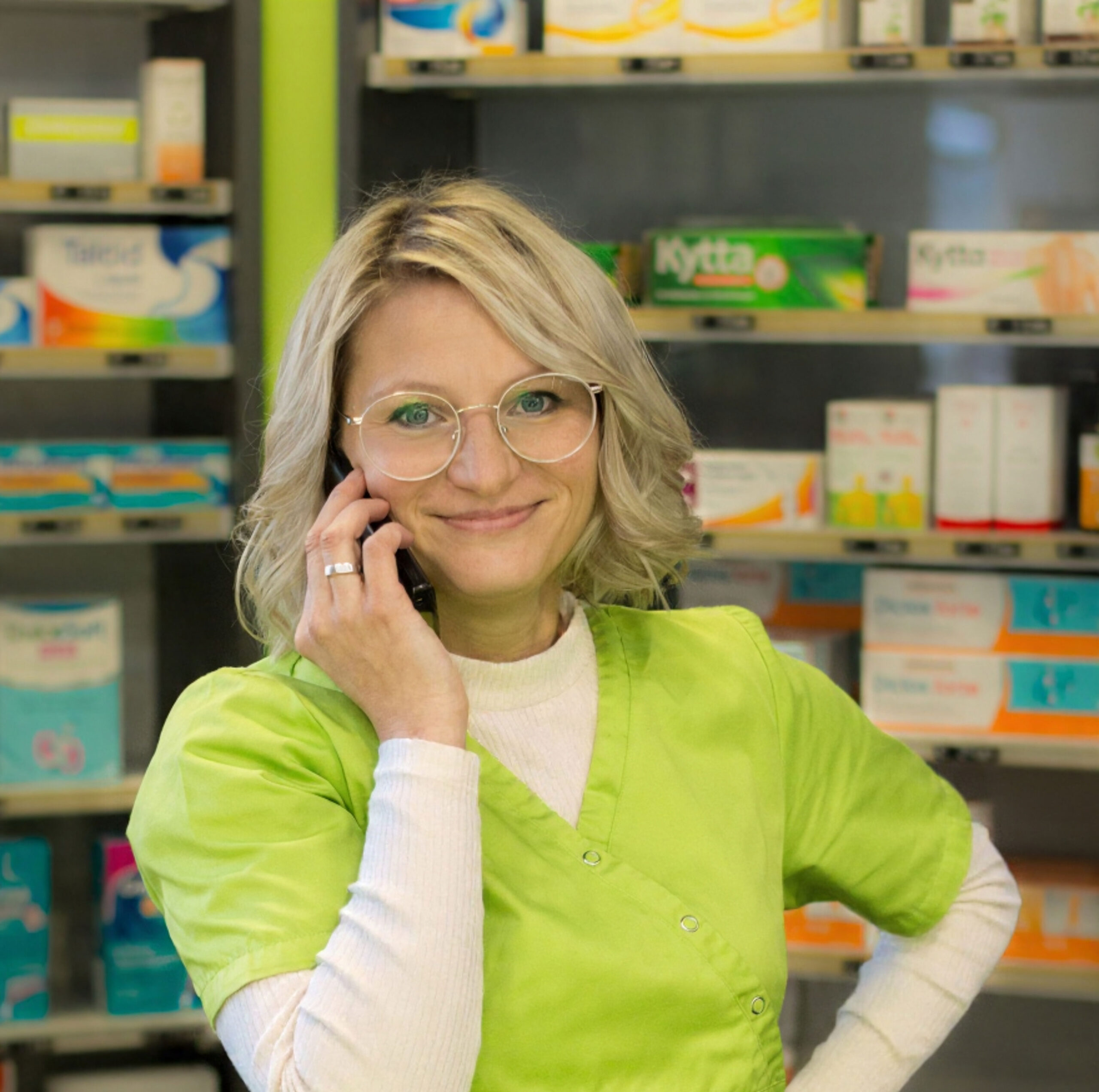 Christin Unger am Telefon_1