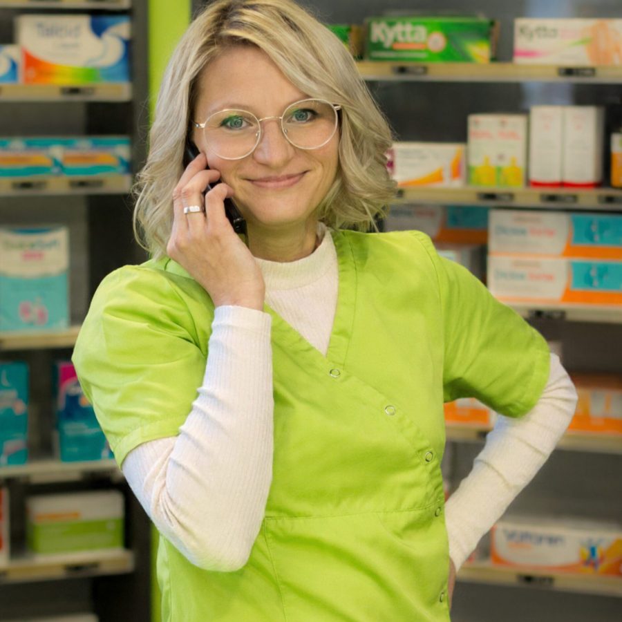 Christin Unger am Telefon